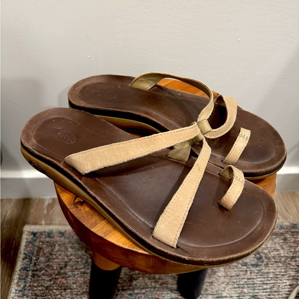 Chaco cream leather slides Size 8